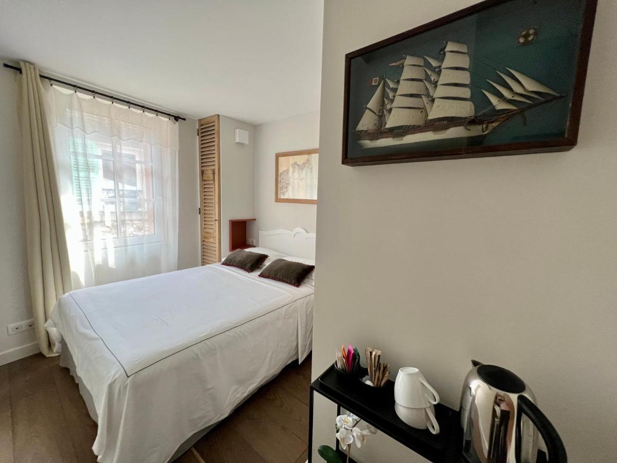 Les Petits Volets 2 Bed & Breakfast Antibes Exterior photo